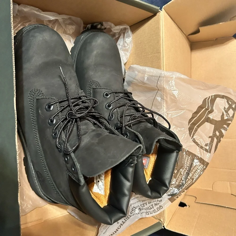 Timberland Boots size 6 juniors fit like size 8 men’s